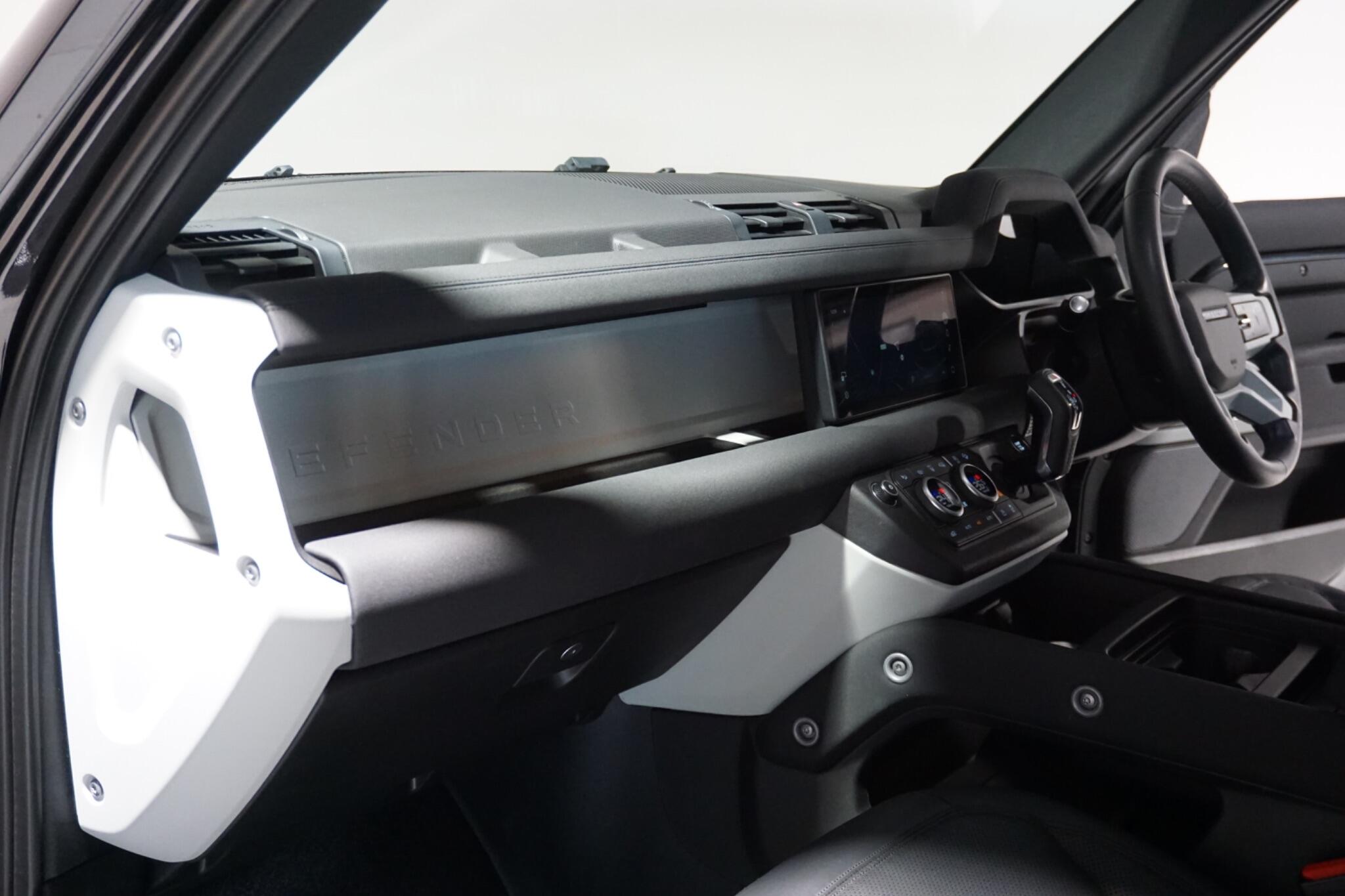 Land Rover Defender 110 3.0 D250 MHEV SE SUV 5dr Diesel Auto 4WD Euro 6 (s/s) (250 ps)